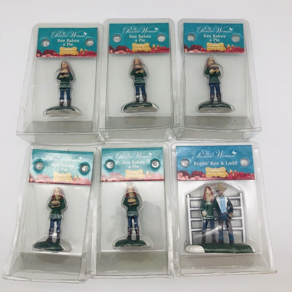 Pioneer Woman Ropin' Ree & Ladd Special Holiday Edition & Ree Bakes a Pie Figure
